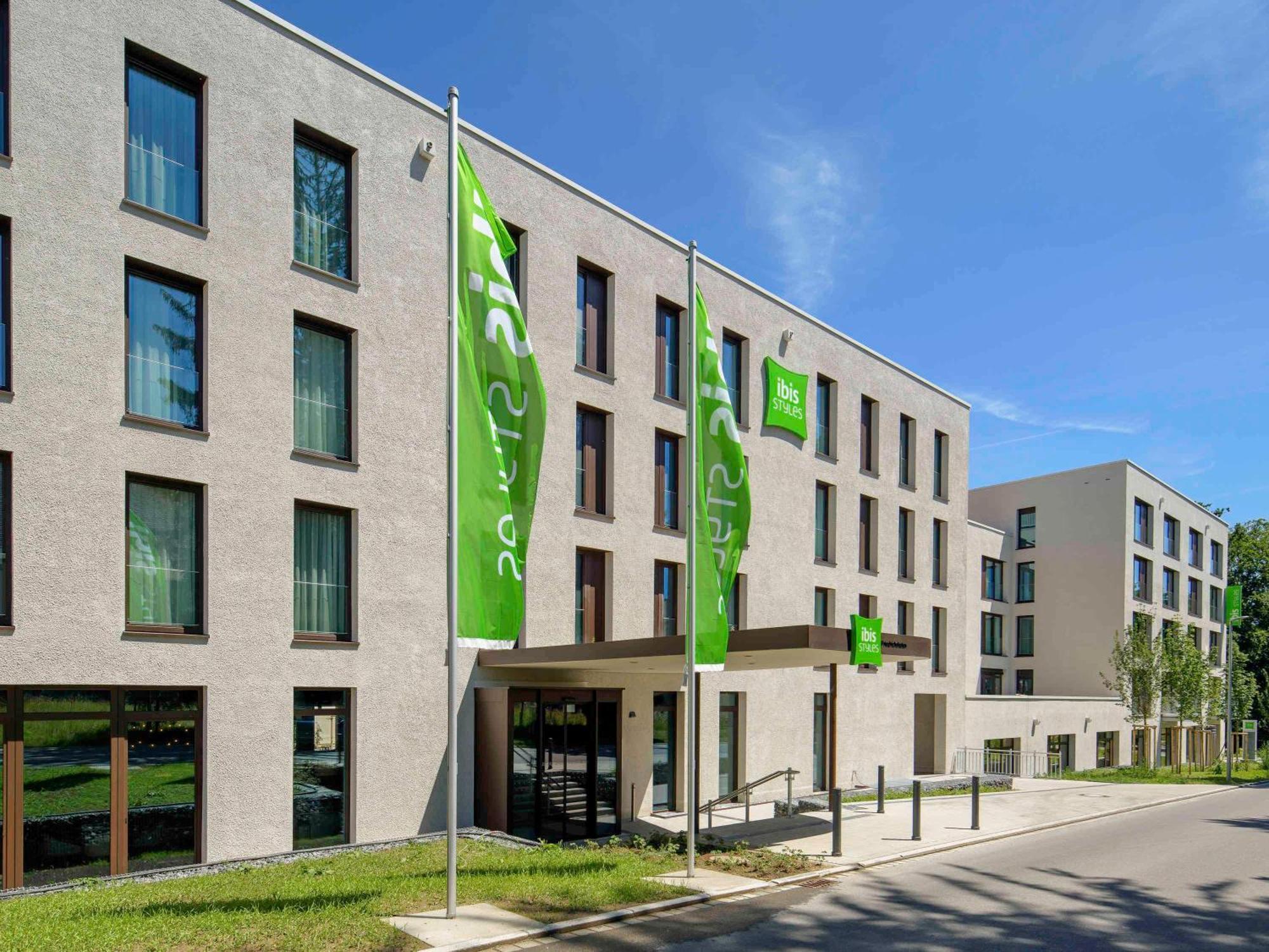 Hotel ibis Styles Friedrichshafen Exterior foto